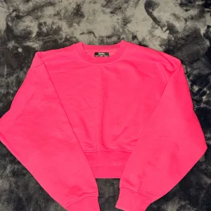 Bershka crop top duks