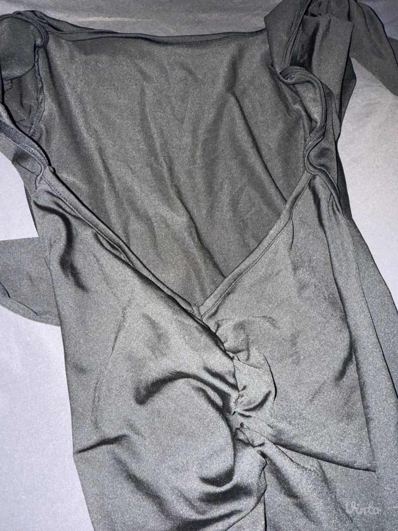 Crna dugačka haljina sa golim ledjima