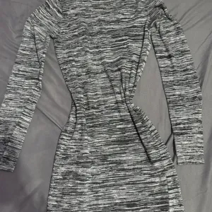 Haljina sa dugim rukavima