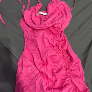 Zara pink letnja haljinica