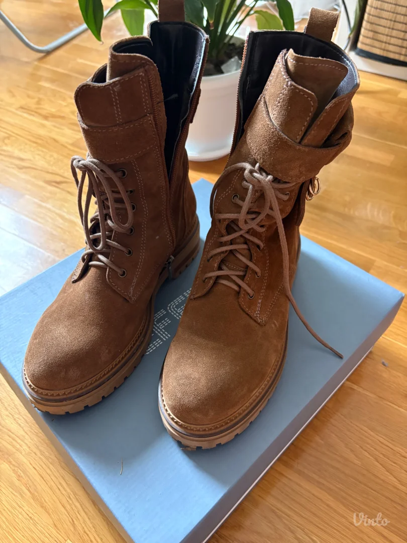 Kožne cizme od prevrnute kože