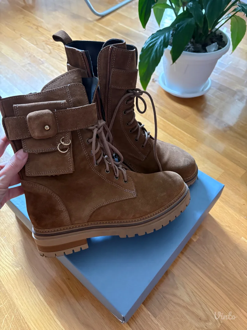 Kožne cizme od prevrnute kože