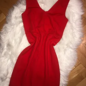 Crvena haljina