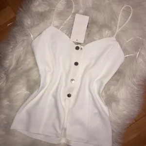 Zara bela bluza