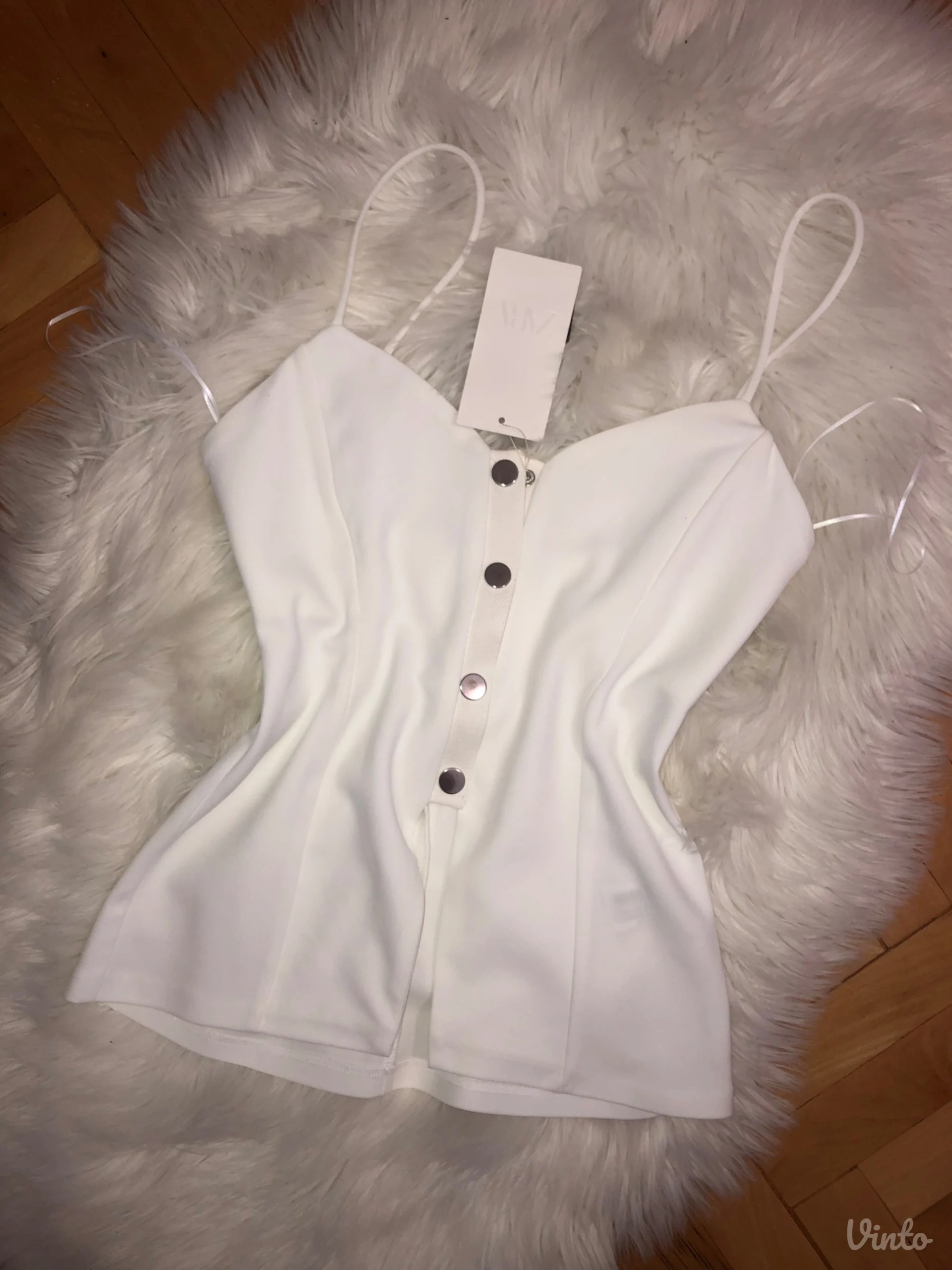 Zara bela bluza