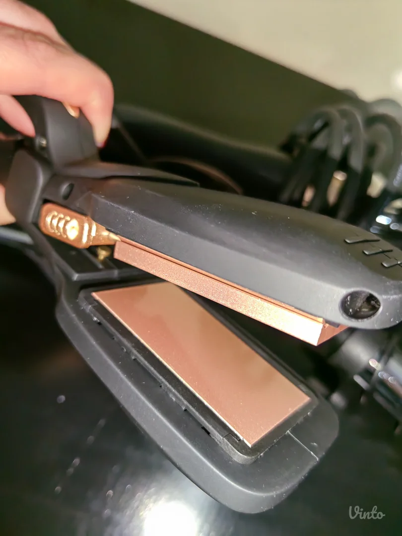 Styler za kosu sa 7 nastavaka