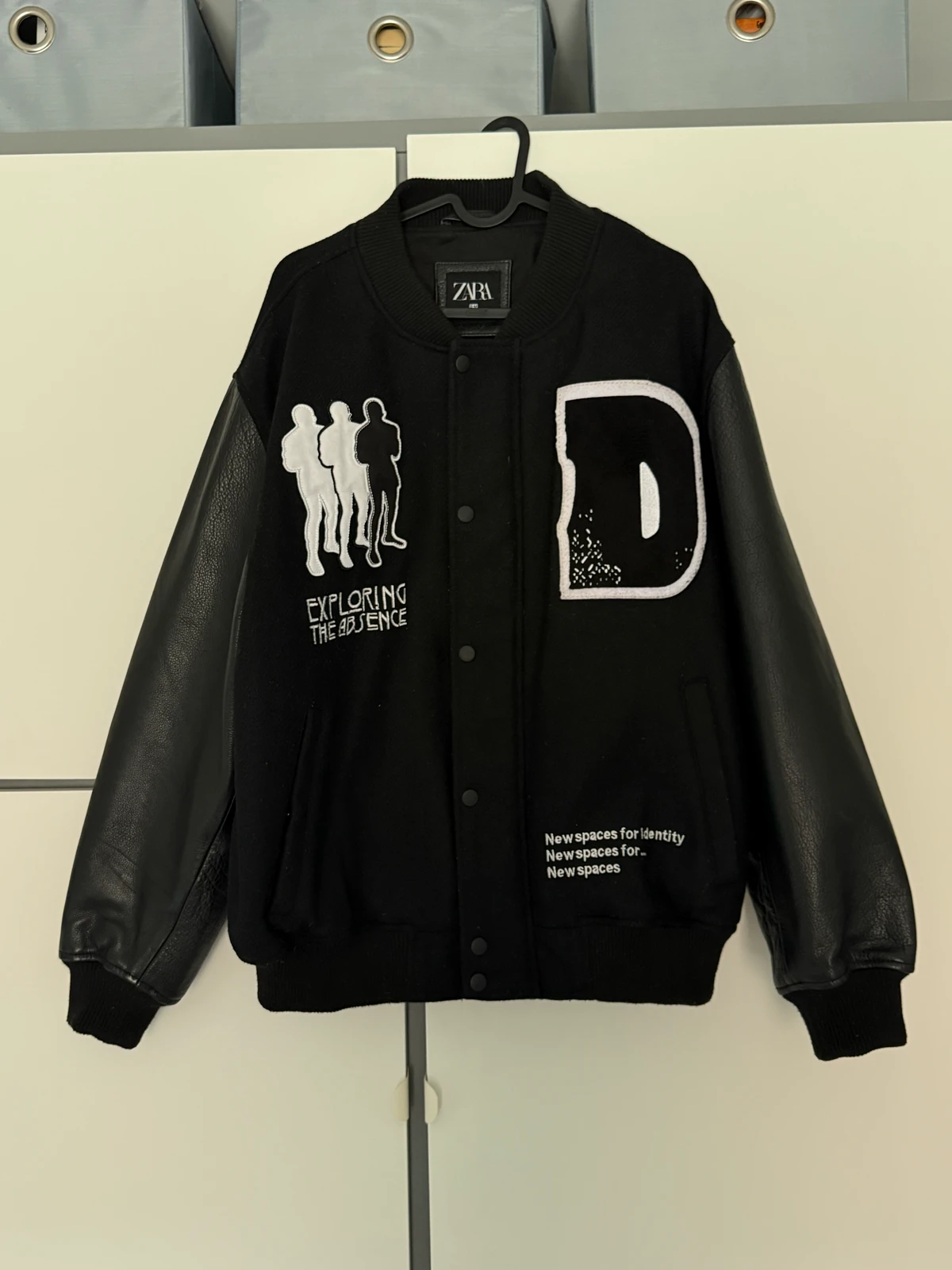 ZARA Men Combination Patches Bomber Jacket (Veličina S/M) - RETKO