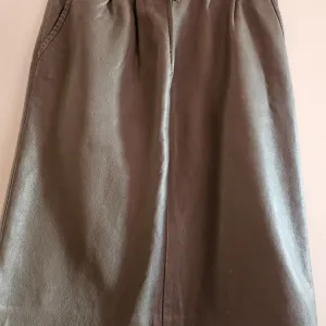 Maslinasta kožna suknja