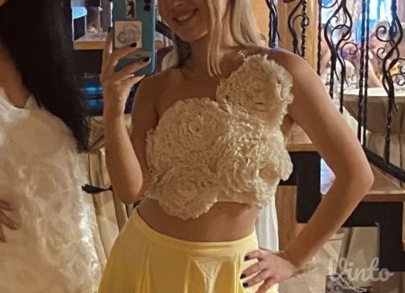 ZARA top sa ružama