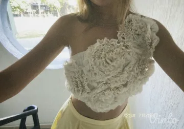 ZARA top sa ružama