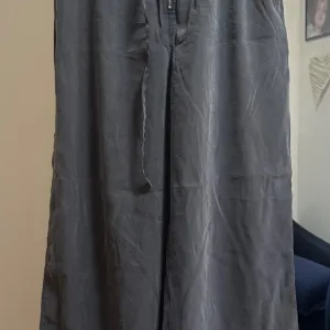 Reserved-Sive široke pantalone