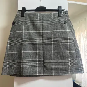 Reserved-Karirana suknja