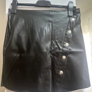 LC Waikiki-Kožna crna suknja