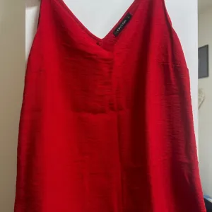 LC Waikiki-Crvena majica