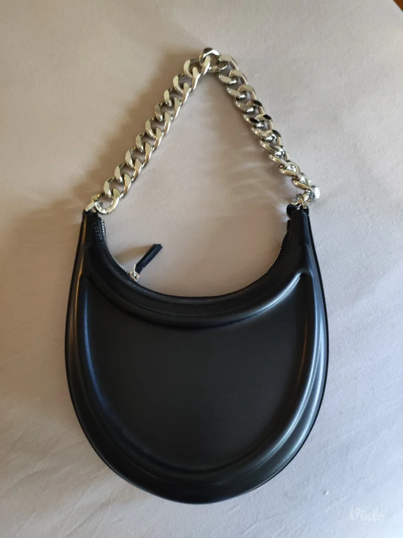 Zara crna tašna sa lancem