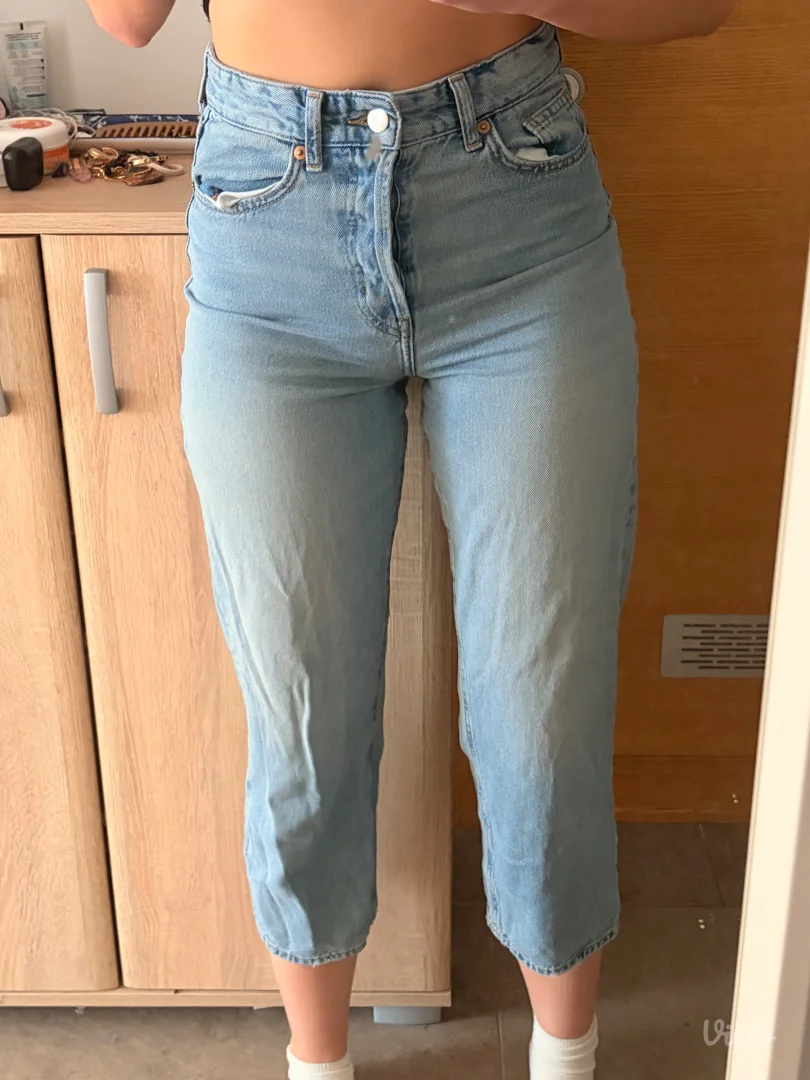 Svetle farmerke sa širim nogavicama