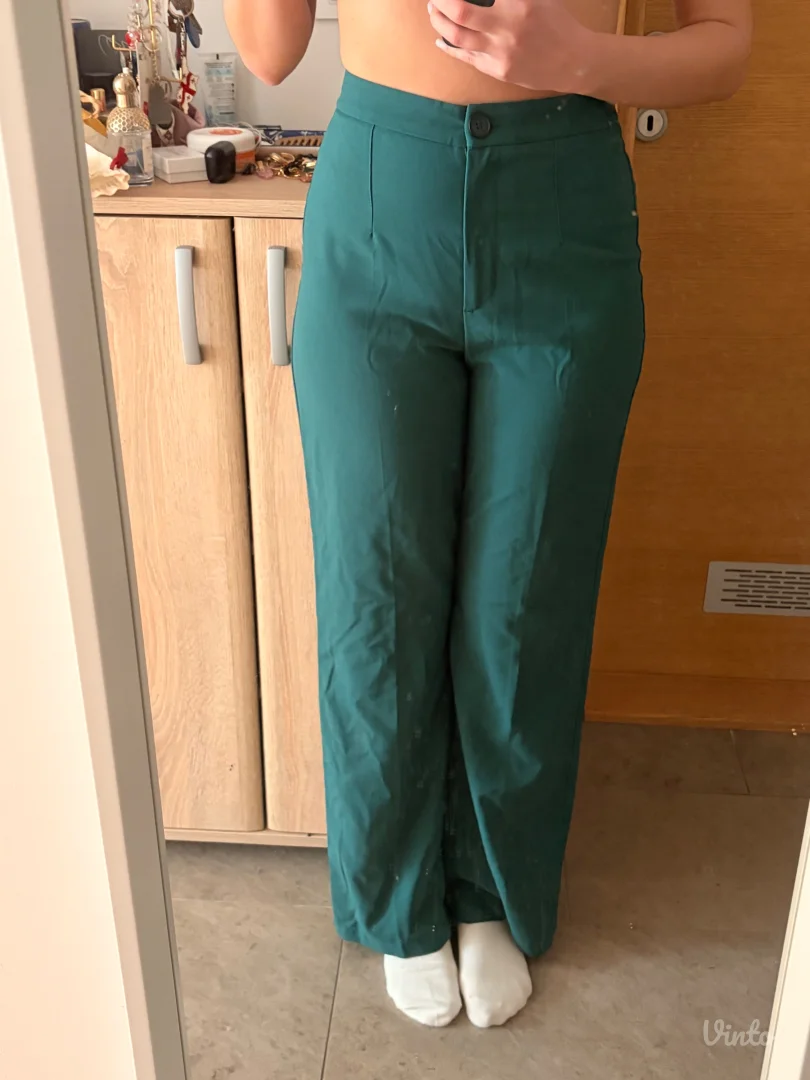 Zelene Bershka pantalone, odlične za posao