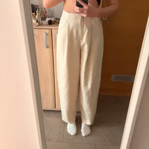 Bež široke pantalone za posao