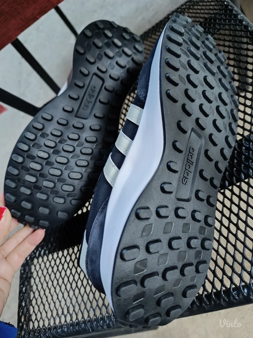 Adidas patike original/ Nove