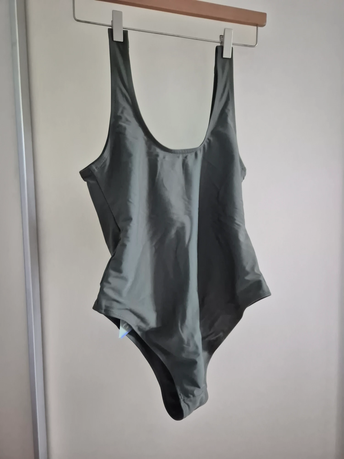 H&M Firm Shape maslinasti kupaći kostim | L