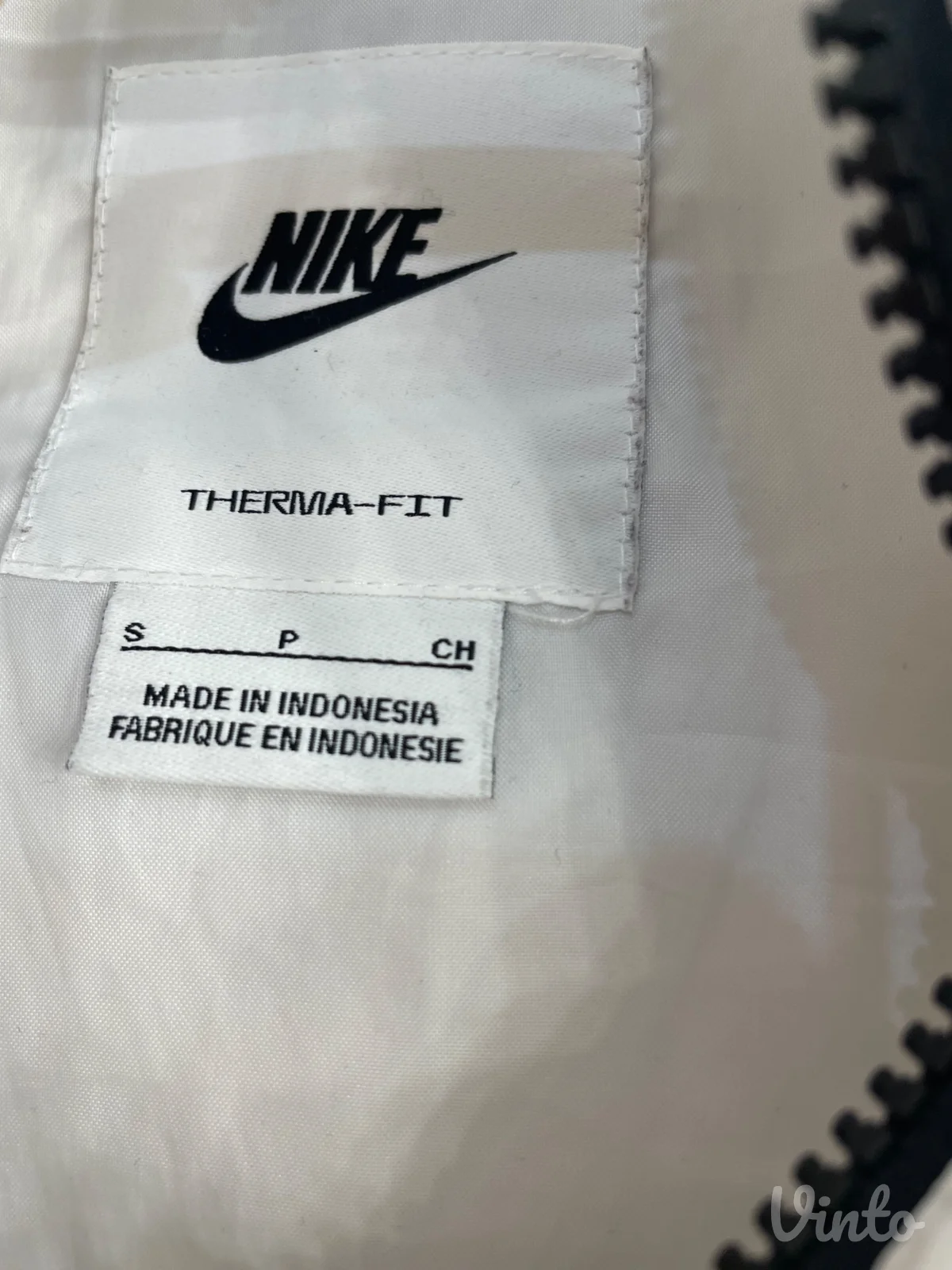 Nike bela jakna-original dobro očuvana