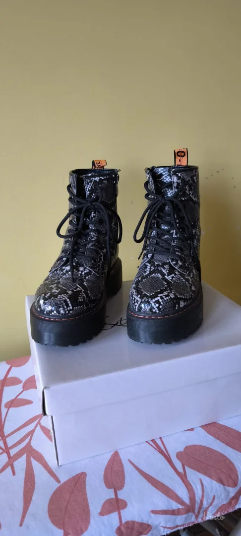 Opossit cizmice velicina 37