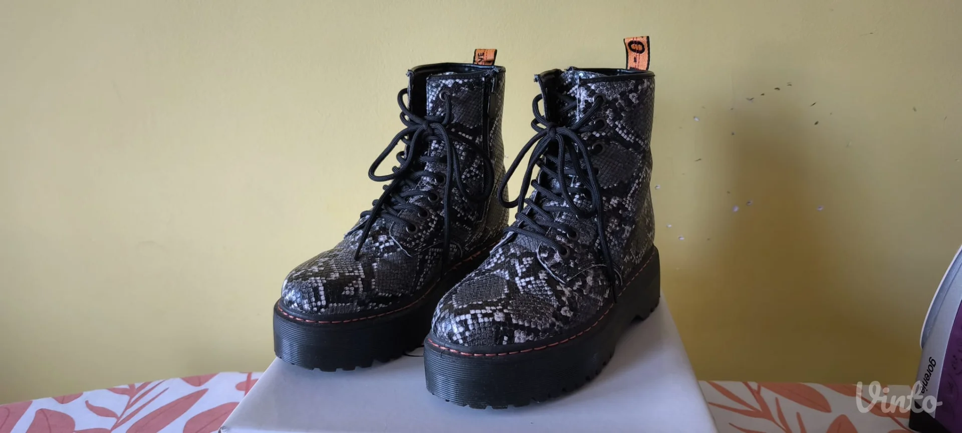 Opossit cizmice velicina 37