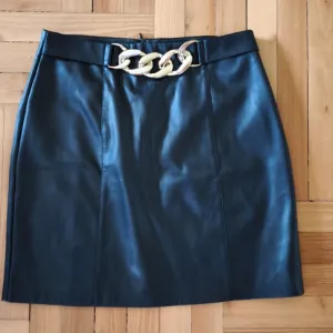 Amisu suknjica veličina 38