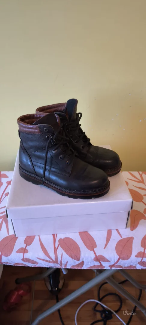 Roller kožne cipele broj 37