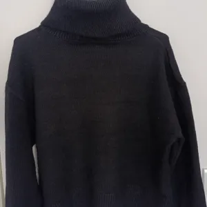 Sinsay - crni džemper