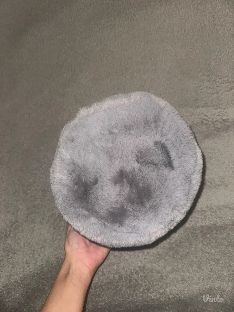 Siva šubara za glavu