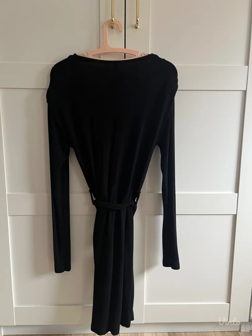 Crna haljina od pletiva