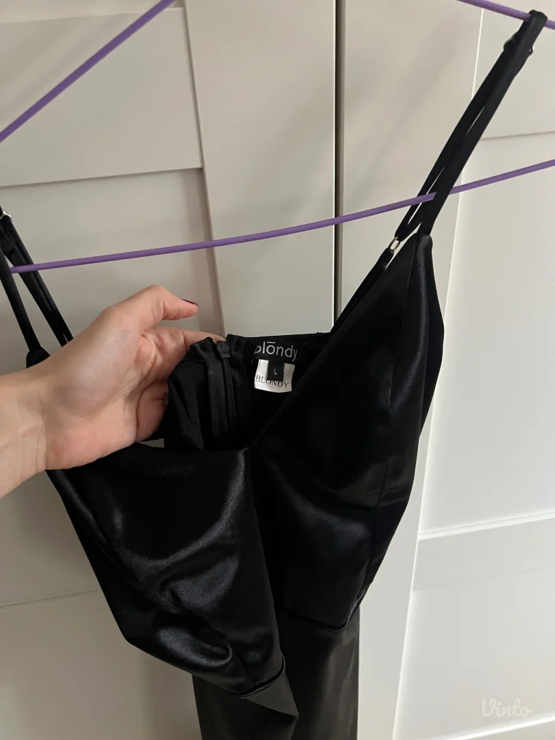 Crna “Blondy” satneska haljina