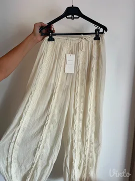 NOVE ZARA PANTALONE SA ETIKETOM