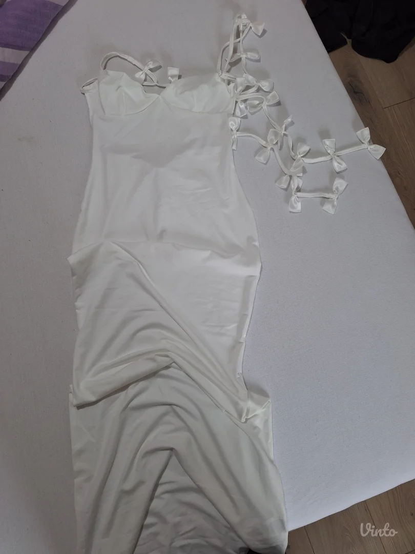 Shein - bela haljina