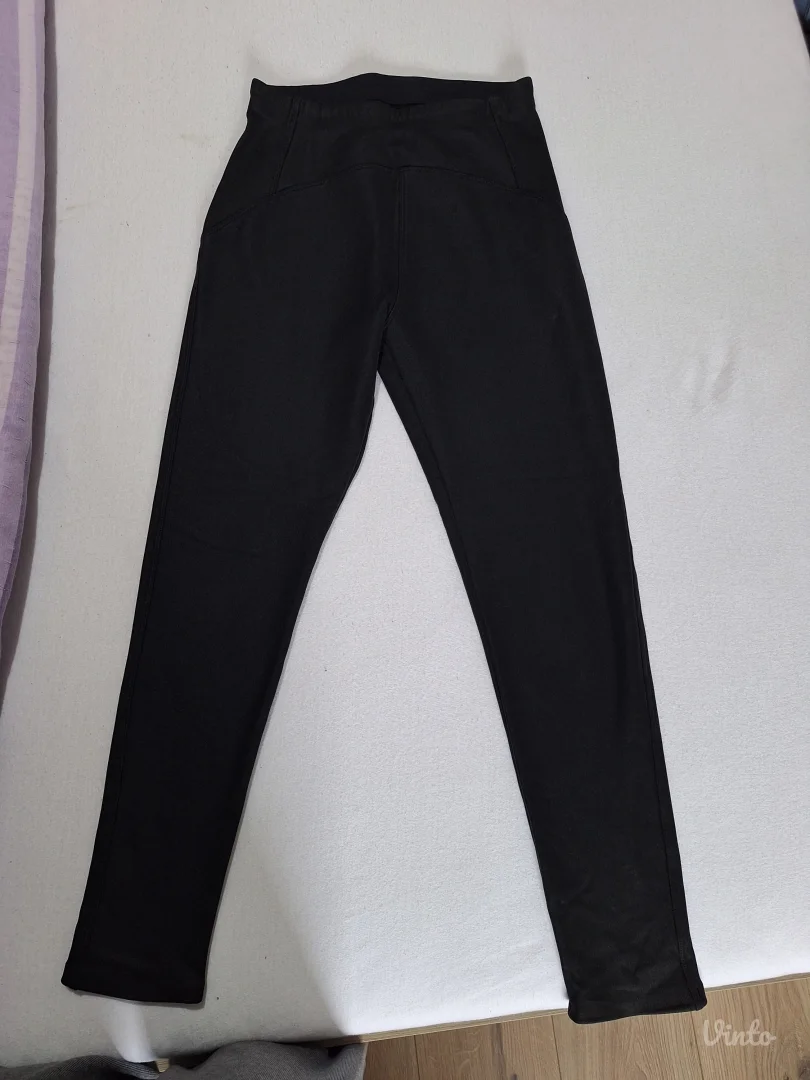 Zenske pantalone po 500