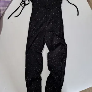 Kombinezon sa cirkonima