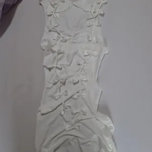 Shein - bela haljina