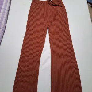 Zenske pantalone po 500