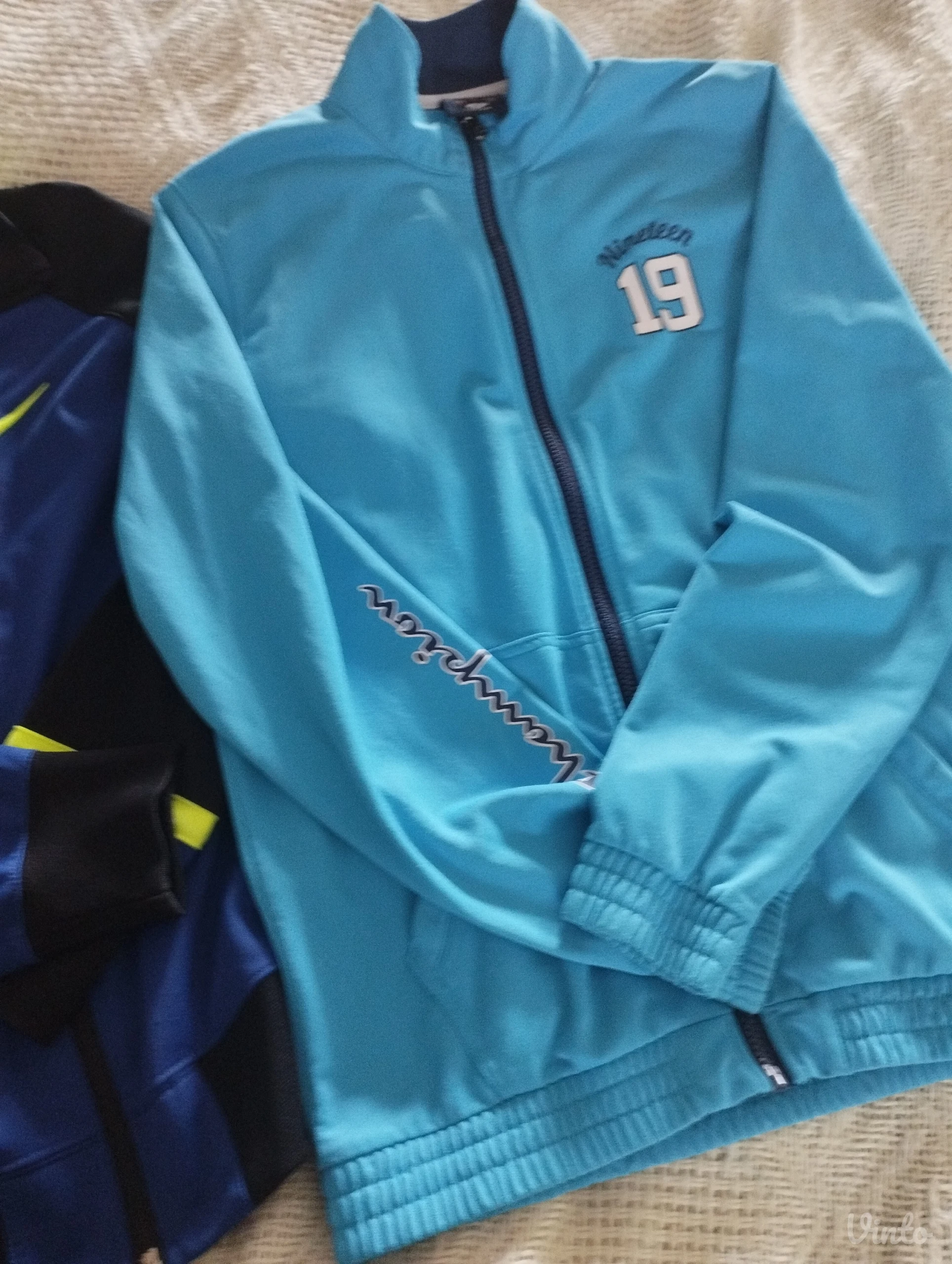 Dva duksa Nike i Champion 13/14 god
