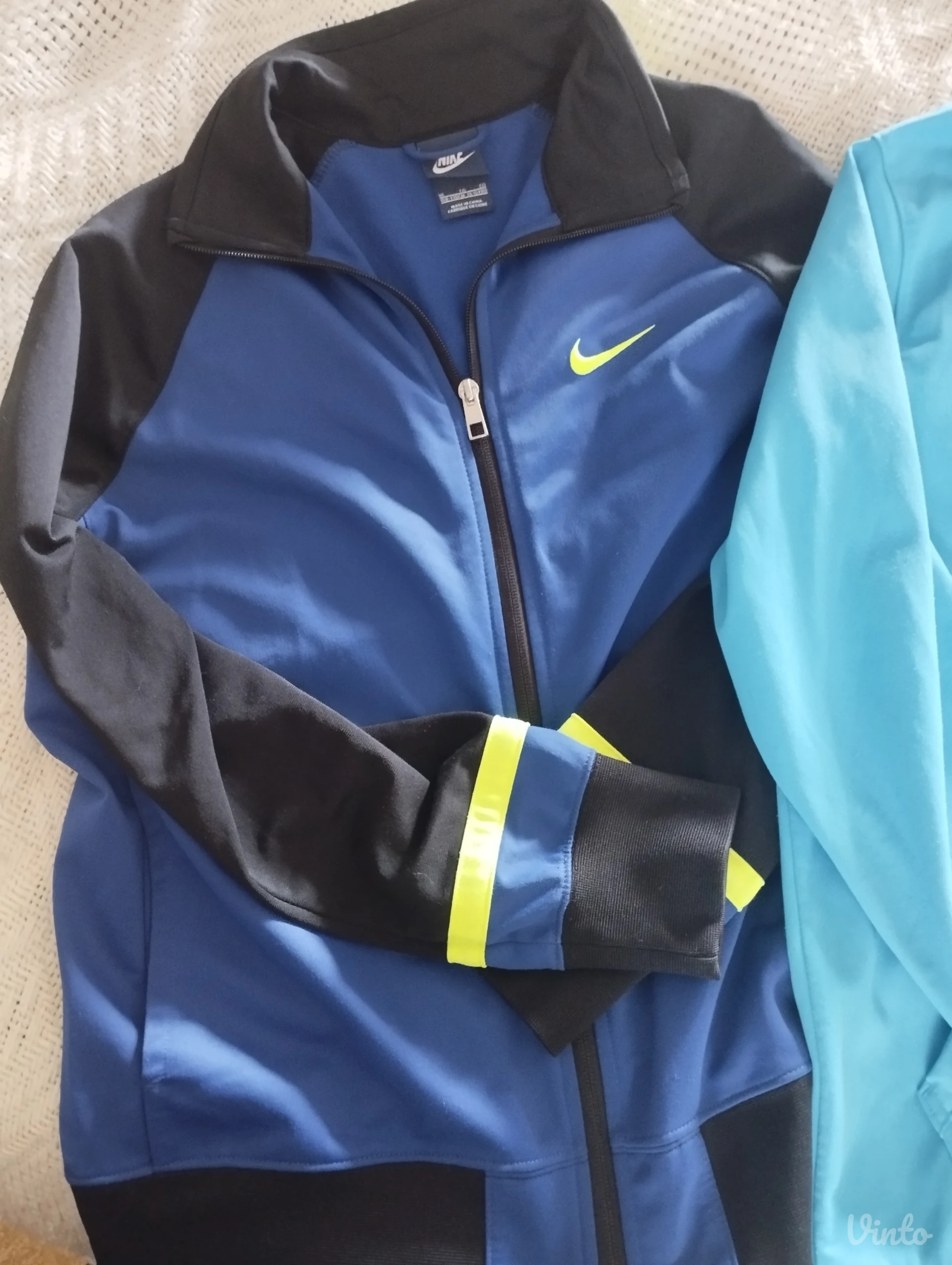 Dva duksa Nike i Champion 13/14 god