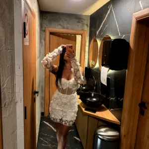 Bela svecana haljina