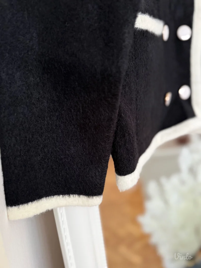 Crni dzemper Chanel stil Novo