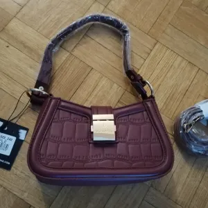 Egon von Furstenberg torba sa etiketom