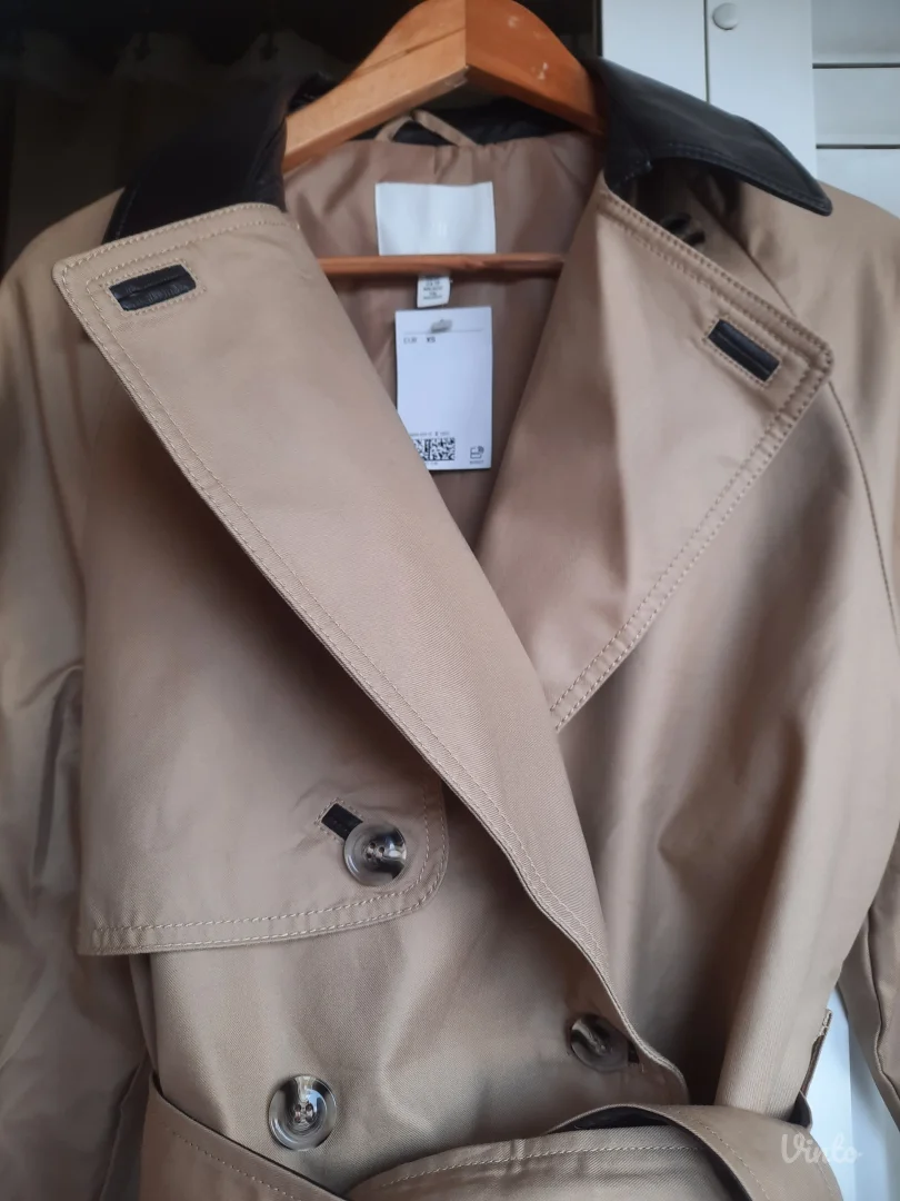 Mantil sa etiketom HM