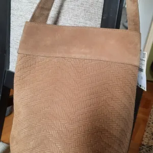 Zara nova torba kozna