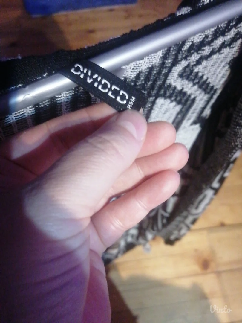 Ženski džemper s kapuljacom