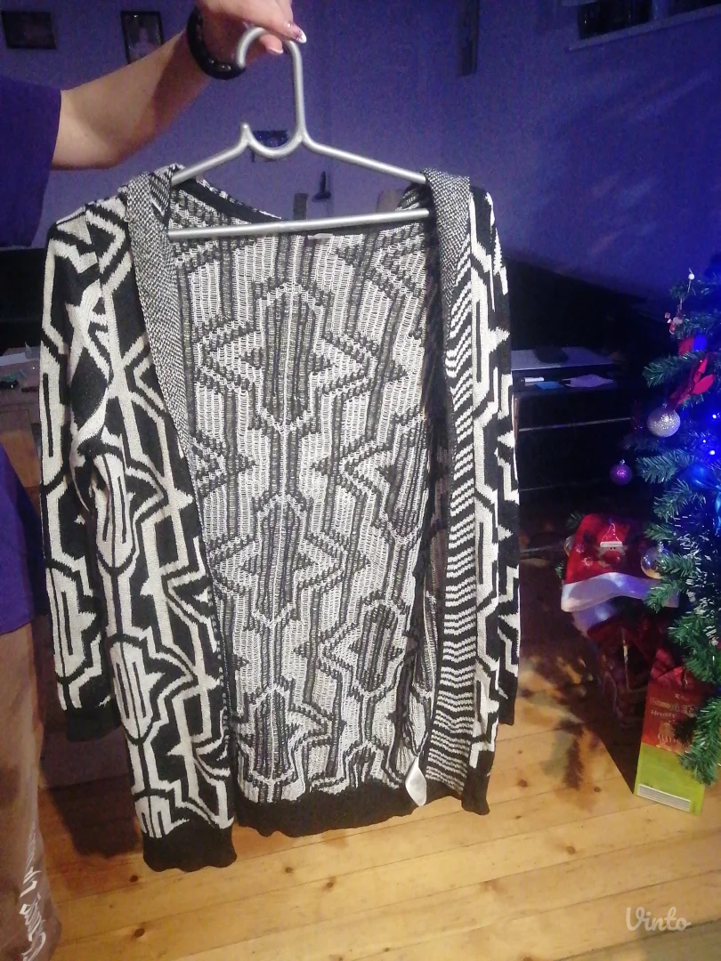 Ženski džemper s kapuljacom