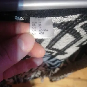 Ženski džemper s kapuljacom