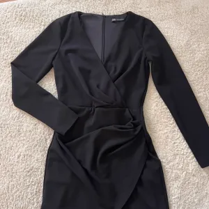 Zara mala crna haljin